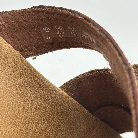 Clarks Brown with white stiching slip on sandals Size 9.5 MCS6587J - Picture 7 of 7